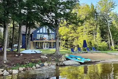 Image de Beautiful Waterfront home with sunset views and spacious layout.