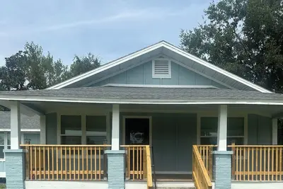 Image de Downtown Dream-Renovated historic 1930s house-walking distance to Dt Carrabelle!