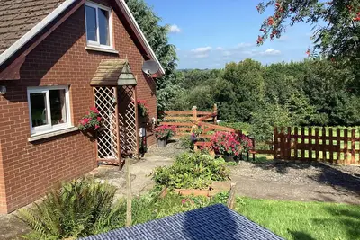 Image de Lovely 2-Bed Cottage in Pencarreg