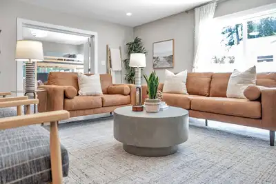 Image de 4bd, 3ba + Heated Pool + Hot Tub + Game Room—5 mi to Beach--Sleeps 12