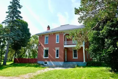 Image de Rustic Farmhouse Oasis Near Downtown Guelph, Surrounded by Nature