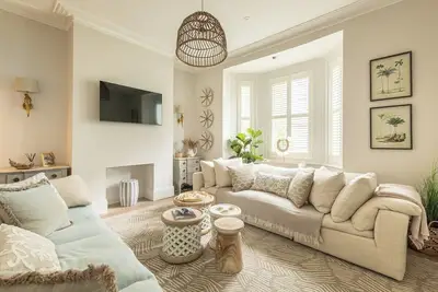 Image de Seaside Elegance: Your Unforgettable Beach Retreat