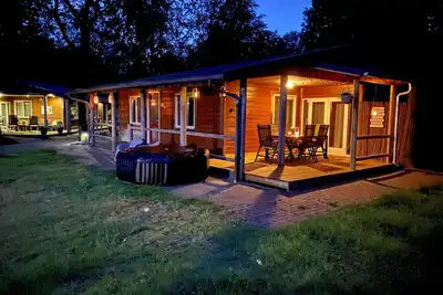 Image de Chalet confortable, jacuzzi à 50 mètres à pied d'un magnifique lac de baignade