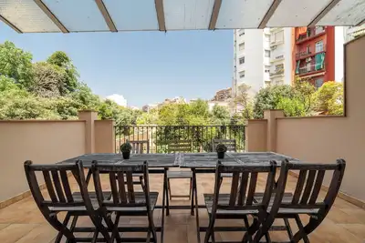 Image de Modern apartment with a large terrace