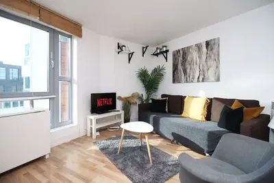 Super Central Stylish 2 Bed Flat in Heart of Cardiff