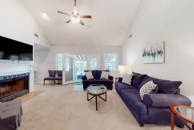 Well-appointed home with spacious backyard, firepit, streaming, & central Ac