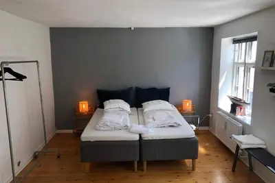 Image de 3vær. lejlighed til 4 gæster, 2dobbeltsenge, udsigt, eget køkken, bad og toilet,