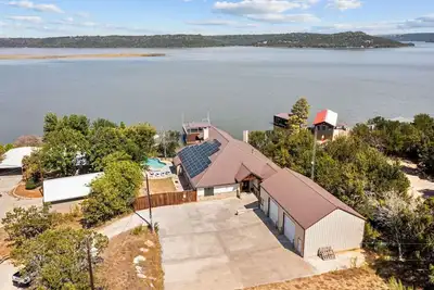 Image de Waterfront with Dock!