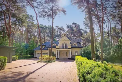 Image de Villa with spa facilities, 25 mins to Warsaw central in beautiful Magdalenka.