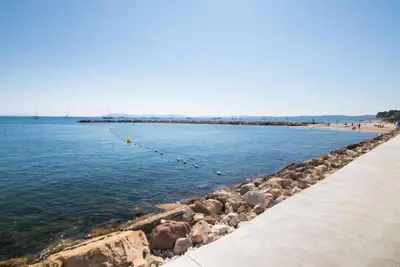 Image de Jolie studio avec terrasse port de hyeres