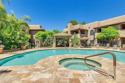 Image de Resort Style Desert Living