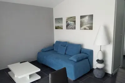 Image de 2 pièces vue marina dans résidence sécurisée avec piscine et parking privé