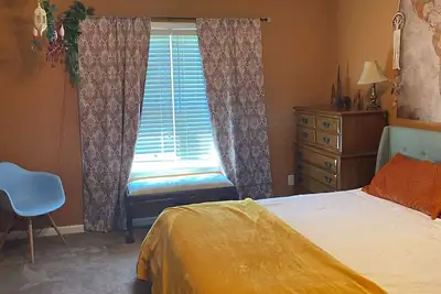 Image de Perfect Athens Game Day Getaway! !