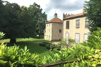 Image de Le Grand Enclos, grande maison familiale en Auvergne
