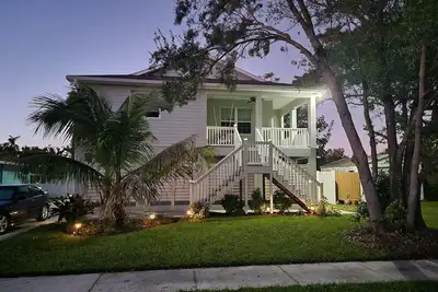 Image de Cozy new home 2 blocks from Manatee River, close to the boardwalk, and downtown