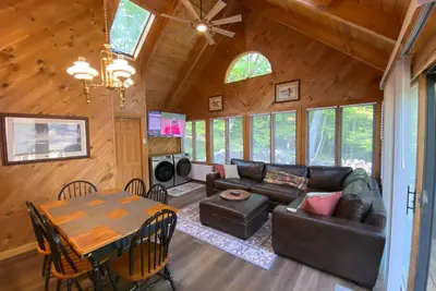 Image de Beautiful Adk Home with Large Deck and Stunning Lake Views