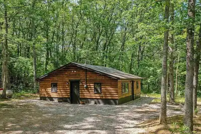 Image de Sand Lake Log Cabin- Pets Ok, Starlink Wifi, Smart Tv, Ac, Grill, Firepit