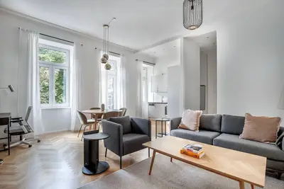 Image de Leopoldstadt 2br w/ balcony, nr Danube & Prater, by Blueground