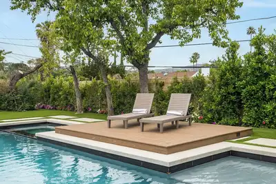 Image de Modern Villa Pool Basketball Court