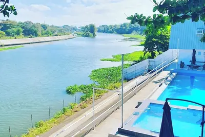 Image de A slice of paradise with a beautiful river view and infinity pool.