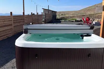 Image de Rustic retreat for the whole family! Hot Tub, game room. Sleeps 16+ Valley Views