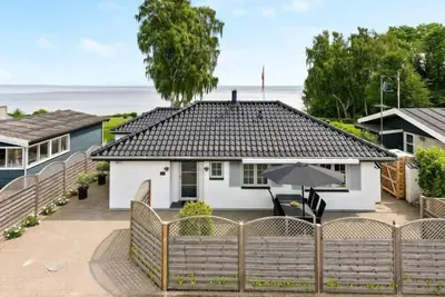 Image de \"Erok\" - 100m from the sea by Interhome