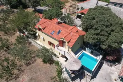 Image de Charmante maison de vacances avec piscine privée