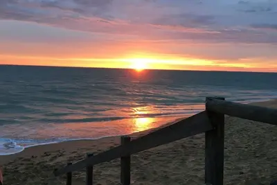Image de Villa vue mer face à l'Ile de Ré, plage au bout du jardin.