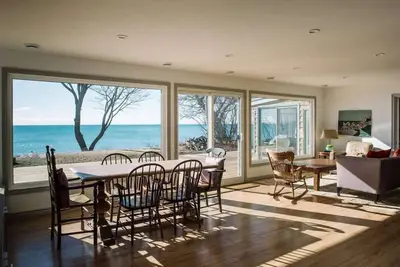 Image de Lakeside Pec: Beautiful Waterfront & Patio