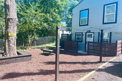 Unwind & Explore! 2br Retro Bungalow Downtown Atl