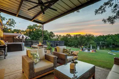 Image de Lakeside Hot Tub, Sport Pool, Sauna, Fire Pit, Kayaks and Putting Green