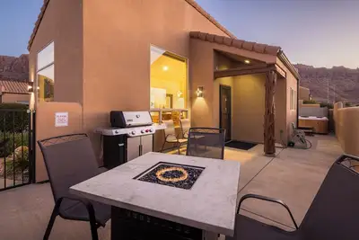 Image de Easy Access to Ntl Parks | Private Hot Tub | Pool