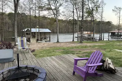 Image de Waterfront house with boathouse, boat launch, outdoor kitchen, fire pit