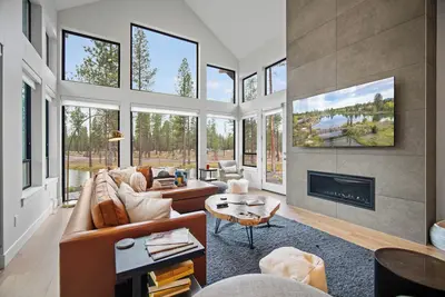 Image de Modern Nature Retreat with Hot Tub & Firepit