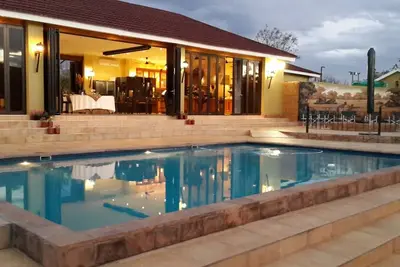 Image de Legodimo is a luxurious Self-Catering Game Lodge 1 hour from Sandton