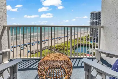 Image de Oceanfront Updated Condo at SeaWatch Resort 6 Pools 10 Hot Tubs Balcony King Bed