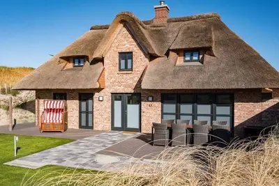Image de Thatched roof house Norderdeich 17