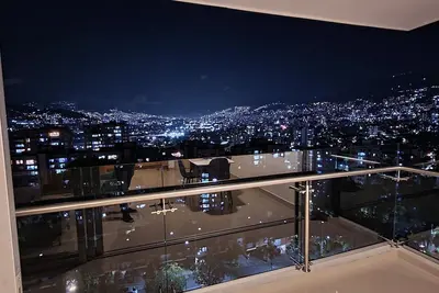 Image de Modern apartment with a great view of the city