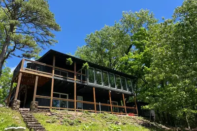 Image de Family sized cozy mountain cabin with lake views from both sides of the house!