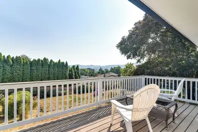 Image de Serene Forest Grove Home w/ Deck & Stunning Views!