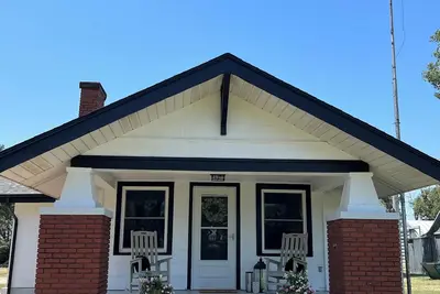 Image de 1928 Bungalow Farmhouse - 5 min from Larned