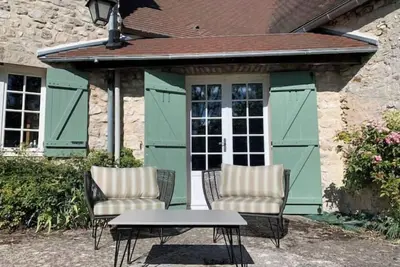 Image de Maison de Campagne Chaleureuse Avec Piscine