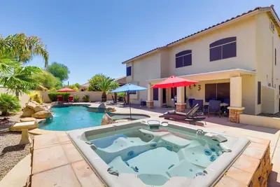 Image de Outdoor Living Space: Sunny Retreat in Goodyear!