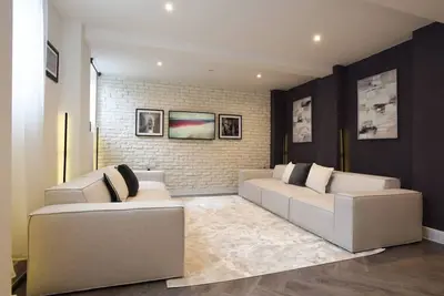 Image de Cell Block 8 | Prison Flat | Sleeps 7 | with Parking