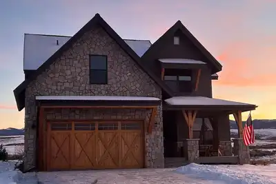 Image de Cozy Granby Ski-Golf Retreat in Grand Elk - Winter Park - Private Hot Tub!