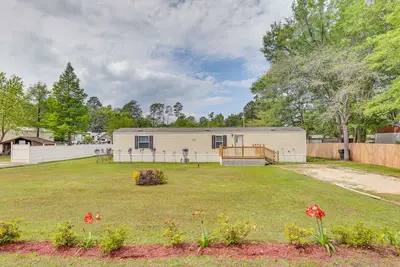 Image de Bonneau Vacation Rental w/ Private Yard!