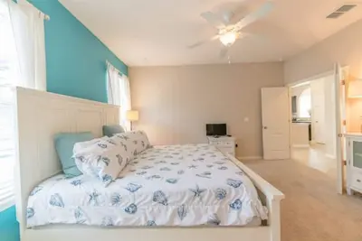 Image de Grandmas's Ami 4907tv - Trafalgar Village