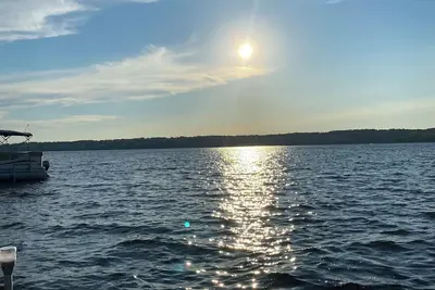 Image de Beautiful Lakefront Cottage on Messalonskee Lake, pet friendly