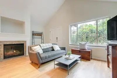 Image de 1 Mi to Dtwn: Stylish Denver Home w/ Patio