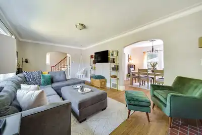 Image de Historic Detroit Bungalow: Pet & Family Friendly